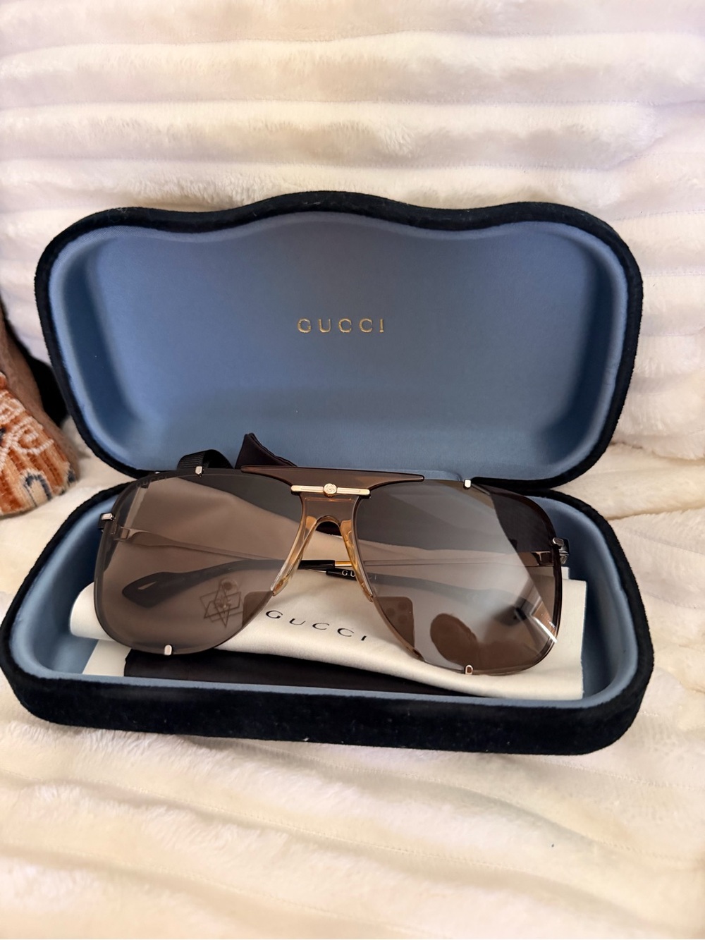GUCCI Silver/Brown sunglasses. Unisex